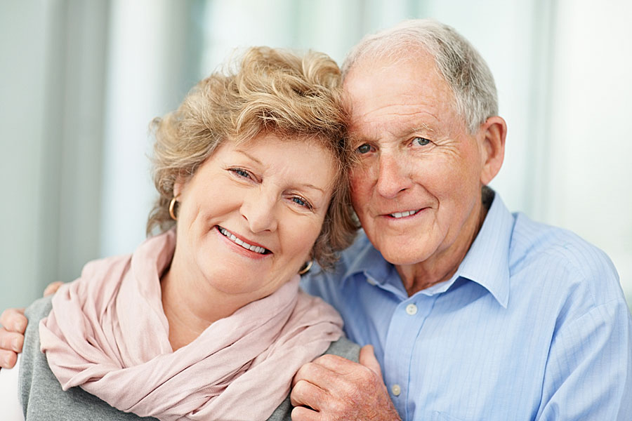 Отношения после 60 лет. Пенсионеры. Пожилые люди. Счастливые пожилые люди. Возраст человека.