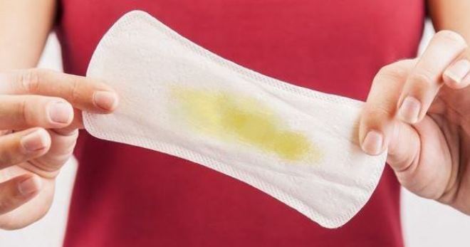 Желтые выделения у женщин причины и лечение с или без запаха